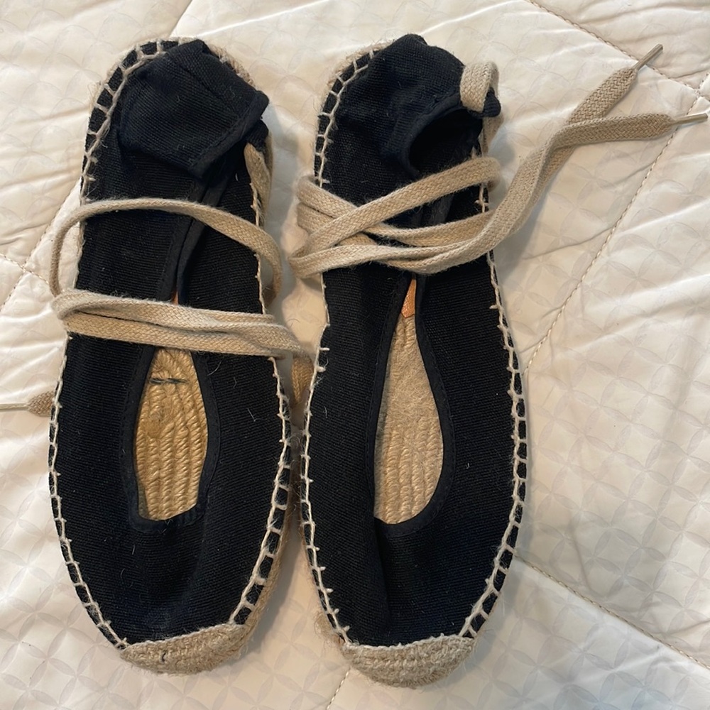 Andre Assous black espadrille sandals. Lace up at ankle. Size 6.